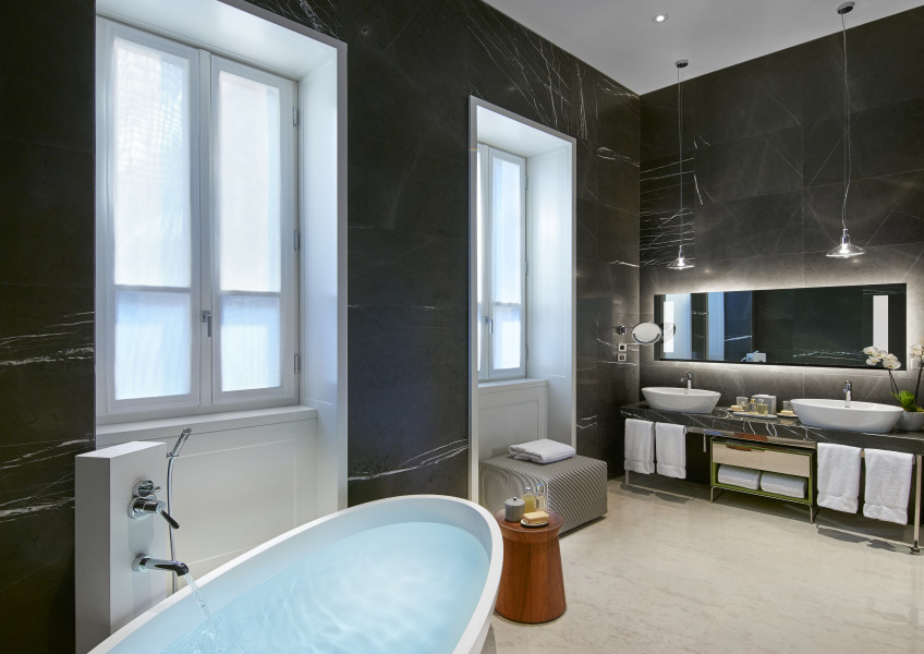 MOMLN Milano Suite Bathroom 2